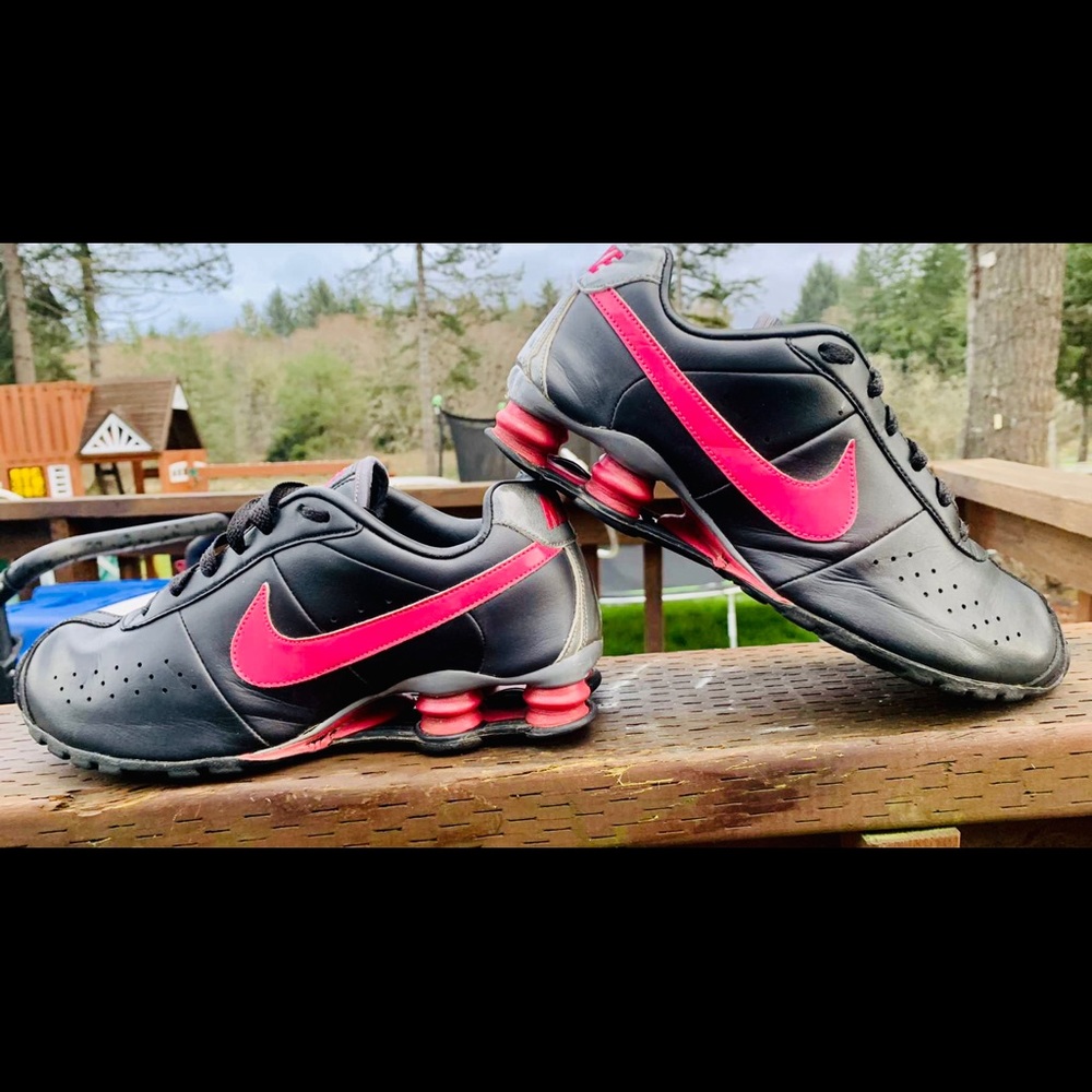 Women’s Nike shox